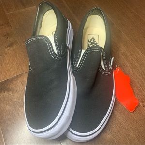 NWT VANS CLASSIC BLACK SLIP ON SNEAKERS RUNNING SHOES UNISEX SIZE 6/7.5